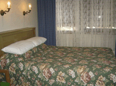 Burkes Hotel Motel - Taree Accommodation 3