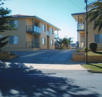 AA Madalena Court Holiday Apartments - Taree Accommodation