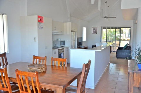 Outrigger Bay Apartments - Taree Accommodation 12