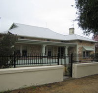 Naracoorte Cottages - MacDonnell House - Taree Accommodation