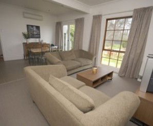 Bowden Cottage - Taree Accommodation 3