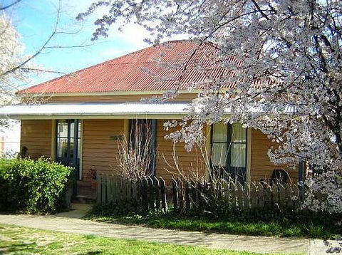 Cooma Cottage - Accommodation - Taree Accommodation 0