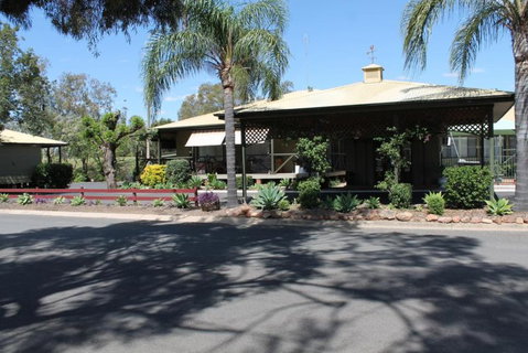 Lake Forbes Motel - Taree Accommodation 0