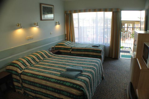 Lake Forbes Motel - Taree Accommodation 3
