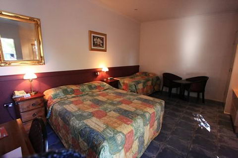 Xenia Central Studio Accommodation - Taree Accommodation 2