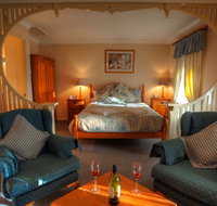 Honeysuckle Cottages and The Rocks Restaurant - Taree Accommodation