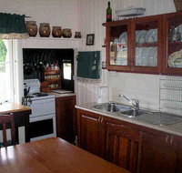 Dillons Cottage - Taree Accommodation