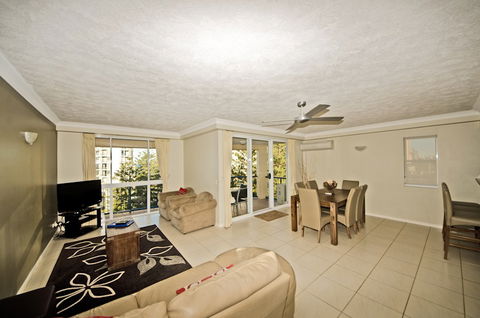 San Mateo On Broadbeach - Taree Accommodation 5