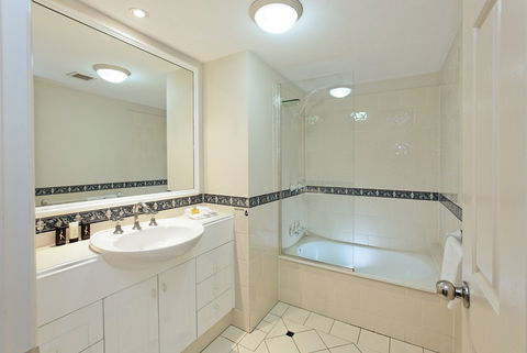 La Grande Apartments Broadbeach - Taree Accommodation 3