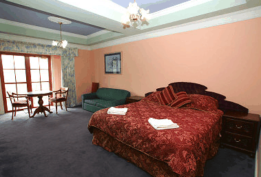 Hatchers Manor - Taree Accommodation