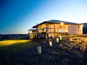 Captain's Rest - Taree Accommodation 0