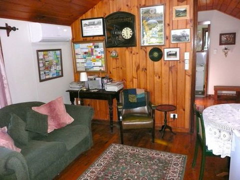Mt Nebo Railway Carriage & Chalet - Taree Accommodation 5
