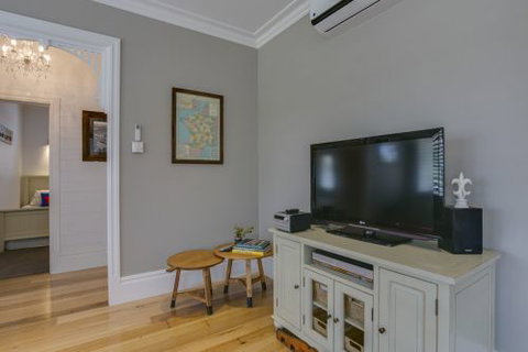 Blakiston House - Taree Accommodation 9