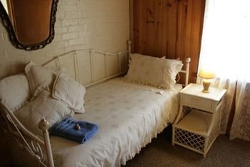 A Settler's Cottage - Taree Accommodation 4