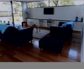 Tuckers Rocks Cottage - Taree Accommodation 1