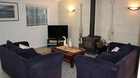 Hidden Treasure At Pirates Bay - Taree Accommodation 3