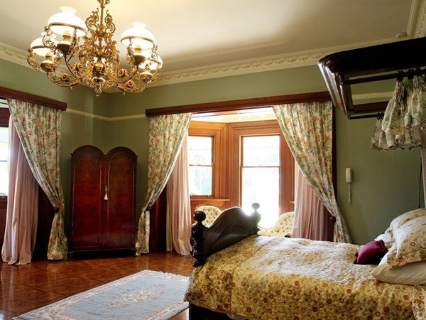 Samford QLD Taree Accommodation