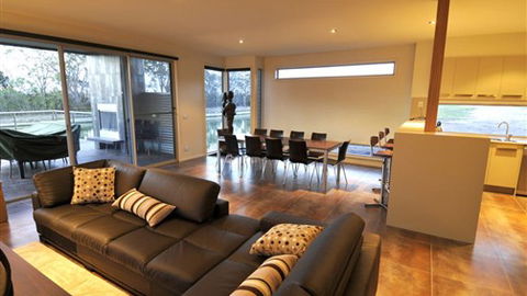 Gippsland Lakehouse - Taree Accommodation 3