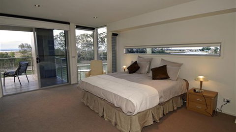 Gippsland Lakehouse - Taree Accommodation 4