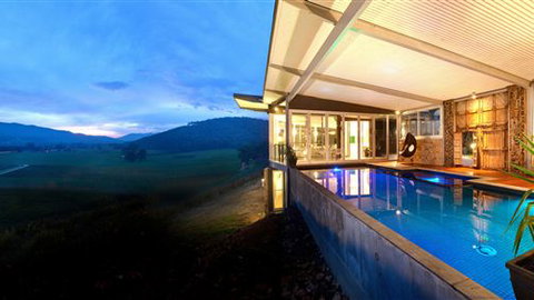 Feathertop Chateau - Taree Accommodation 0