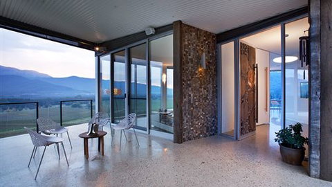 Feathertop Chateau - Taree Accommodation 4