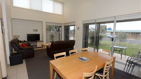Murray Grange Villa Eight - Taree Accommodation 2