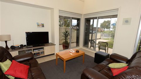 Murray Grange Villa Eight - Taree Accommodation 3