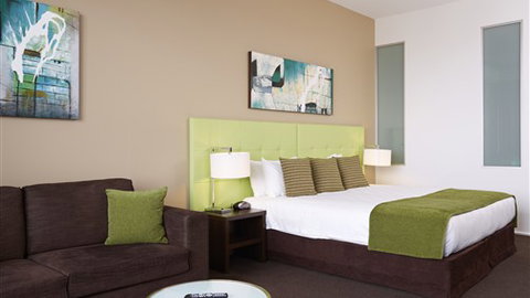 Mercure Melbourne Caroline Springs - Taree Accommodation 0