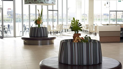 Mercure Melbourne Caroline Springs - Taree Accommodation 5