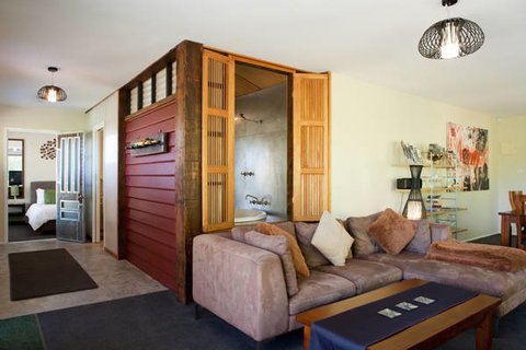Azidene House & Spa Apartments - Taree Accommodation 1