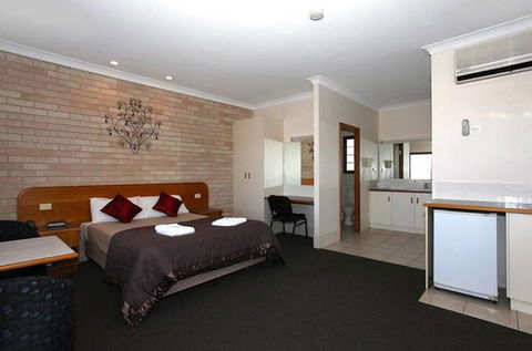 Clifford Gardens Motor Inn - Taree Accommodation 0