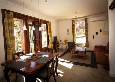 Hotham Ridge Winery & Cottages - Taree Accommodation 1