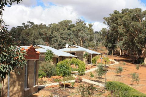 Hotham Ridge Winery & Cottages - Taree Accommodation 2