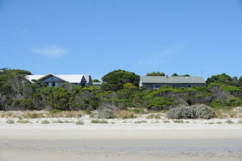 Island Beach Escape - Beachcomber - Taree Accommodation 1
