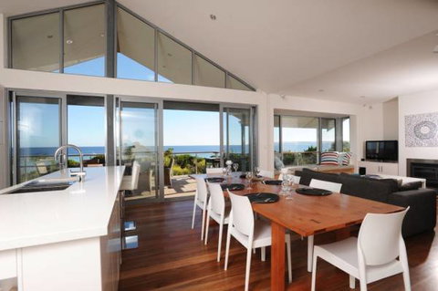 Island Beach Escape - Beachcomber - Taree Accommodation 0