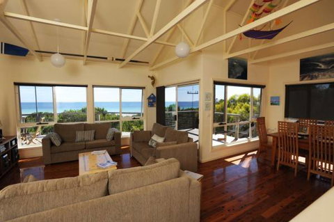Island Beach Escape - Beachcomber - Taree Accommodation 3