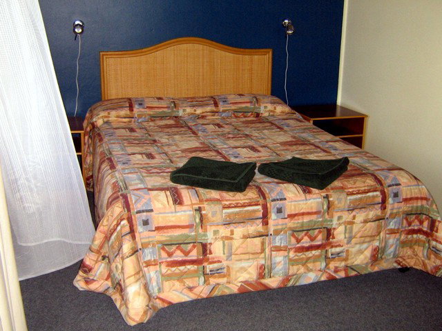 Broadbeach Waters QLD Taree Accommodation