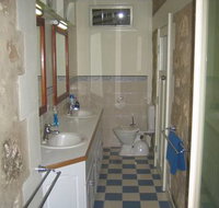 MacDonnell House Naracoorte Cottages - Taree Accommodation