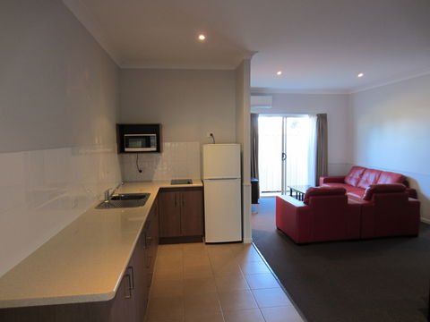 Roma Inland Motor Inn - Taree Accommodation 0