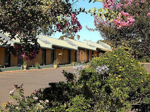 Tarcutta Halfway Motor Inn/Horse Hotel - Taree Accommodation 1