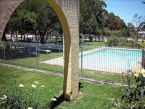 Tarcutta Halfway Motor Inn/Horse Hotel - Taree Accommodation 2