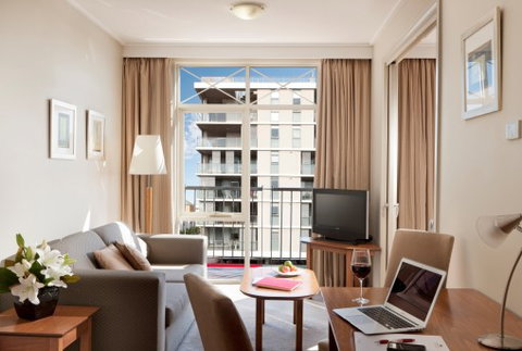 Crowne Plaza Newcastle - Taree Accommodation 2