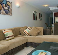 Waters Edge Apartments Cairns - Taree Accommodation