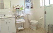 Elm Tree Cottage - Taree Accommodation 3