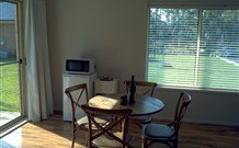Elm Tree Cottage - Taree Accommodation 1