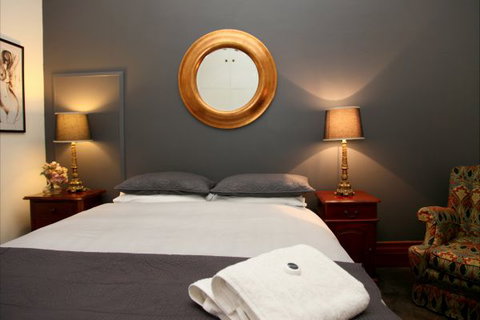 Apartments On-The-Park: The Studio - Taree Accommodation 1