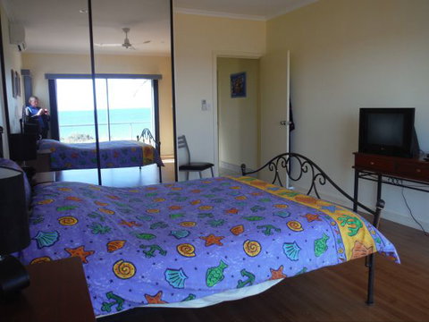 Santorini Sunset - Taree Accommodation 3