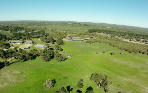 Muckenburra WA Taree Accommodation