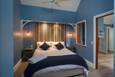 Oak Tree Lodge - Taree Accommodation 0
