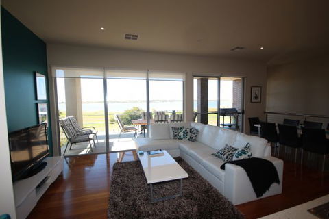 LJ Hooker Goolwa Holiday Rentals - 42 Underwood Avenue, Goolwa Beach - Taree Accommodation 0